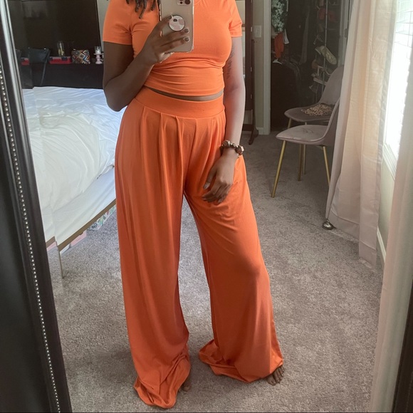 2 Piece Crop Top Set - Picture 3 of 3